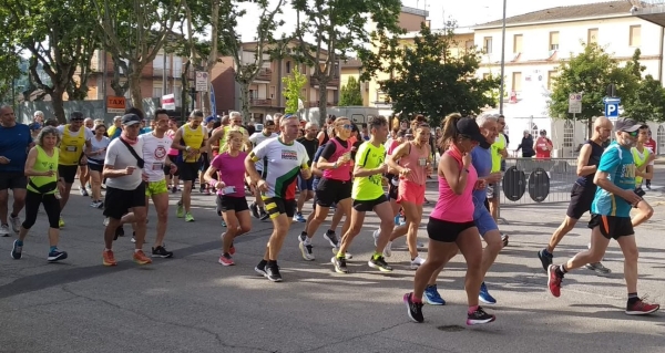 A Stiatico camminata &quot;Pro facciata della Parrocchia&quot;  &quot;Pianoro podistica&quot; mattinata di svago anche per anziani in carrozzina, passeggiata fra &quot;verdi colline&quot; a Castelletto di Serravalle. Ultimo week-end di maggio di passo e di corsa a Bo e Sasso M.